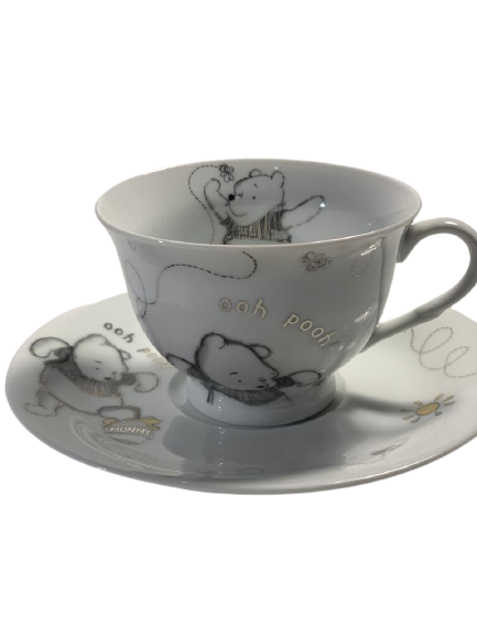 Ceasca si farfurie cafea/ceai Pooh, portelan, 100 ml Tea Accessories pentru un ceai sau mai multe ceaiuri mereu noi pentru ca sunt sanatoase