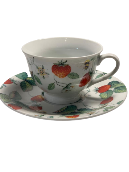Ceasca si farfurie cafea/ceai Strawberry, portelan, 100 ml Tea Accessories pentru un ceai sau mai multe ceaiuri mereu noi pentru ca sunt sanatoase